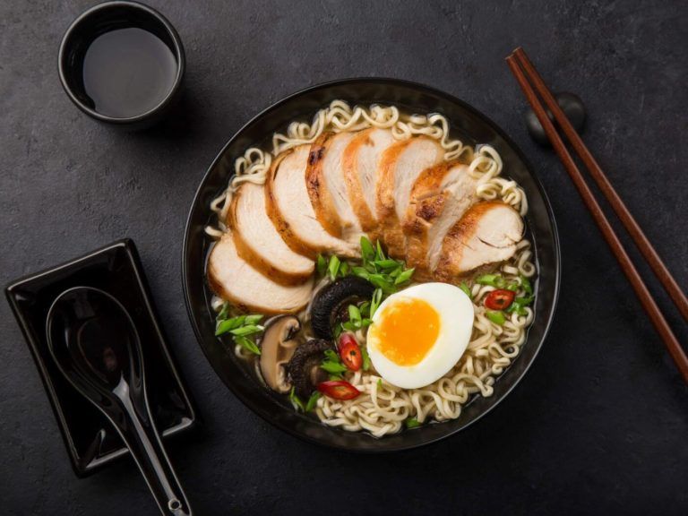 Ramen au poulet et oeuf